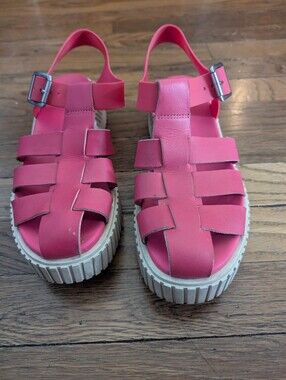 Women’s Pink Sorel Chunky Fisherman Sandals
